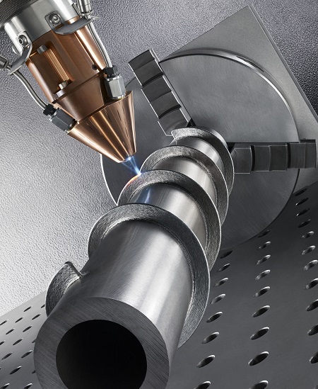 Een voorbeeld van LMD technologie van Trumpf. Deze leent zich heel goed voor hybridetoepassingen: metaal wordt op een bestaande component opgebouwd.
